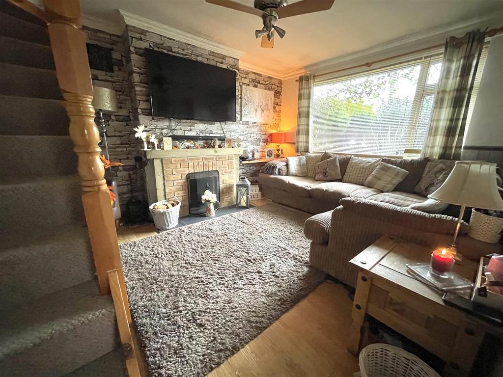 Roman Avenue North, Stamford Bridge... 3 bed semidetached bungalow £