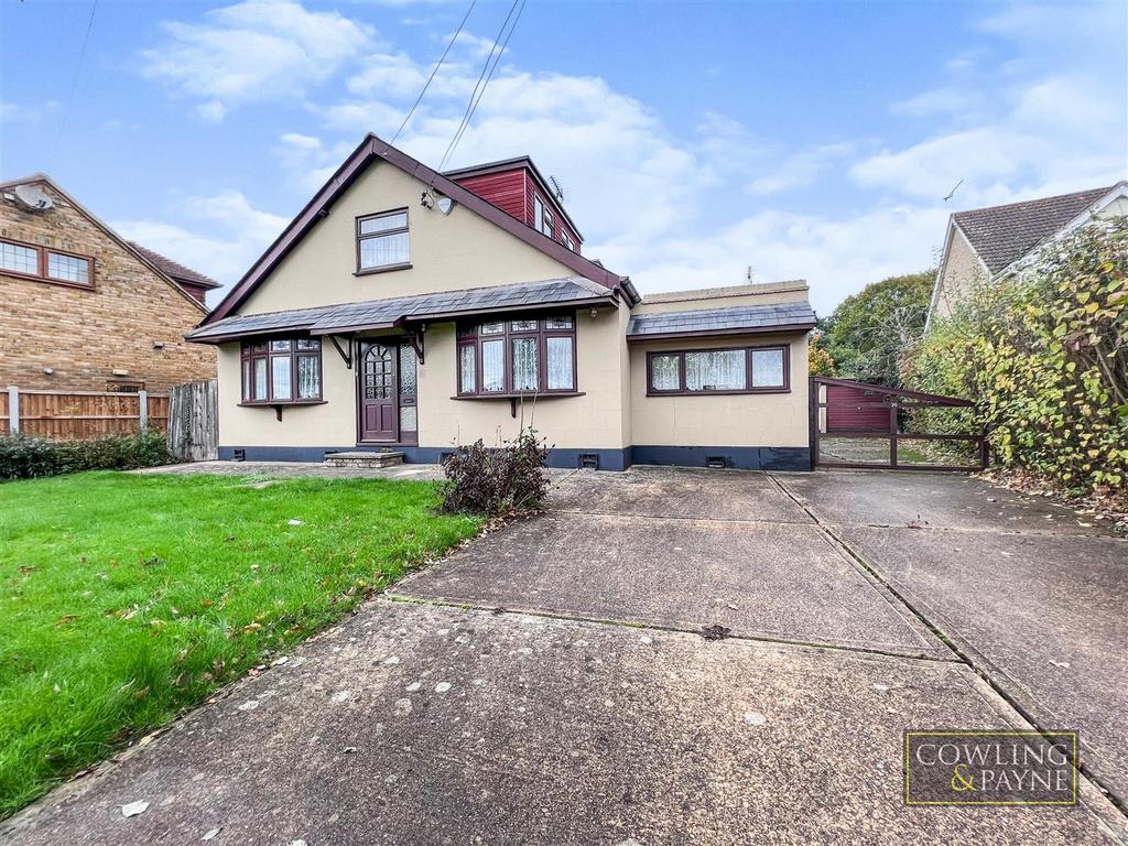 School Road, Downham, Billericay 3 bed chalet £775,000