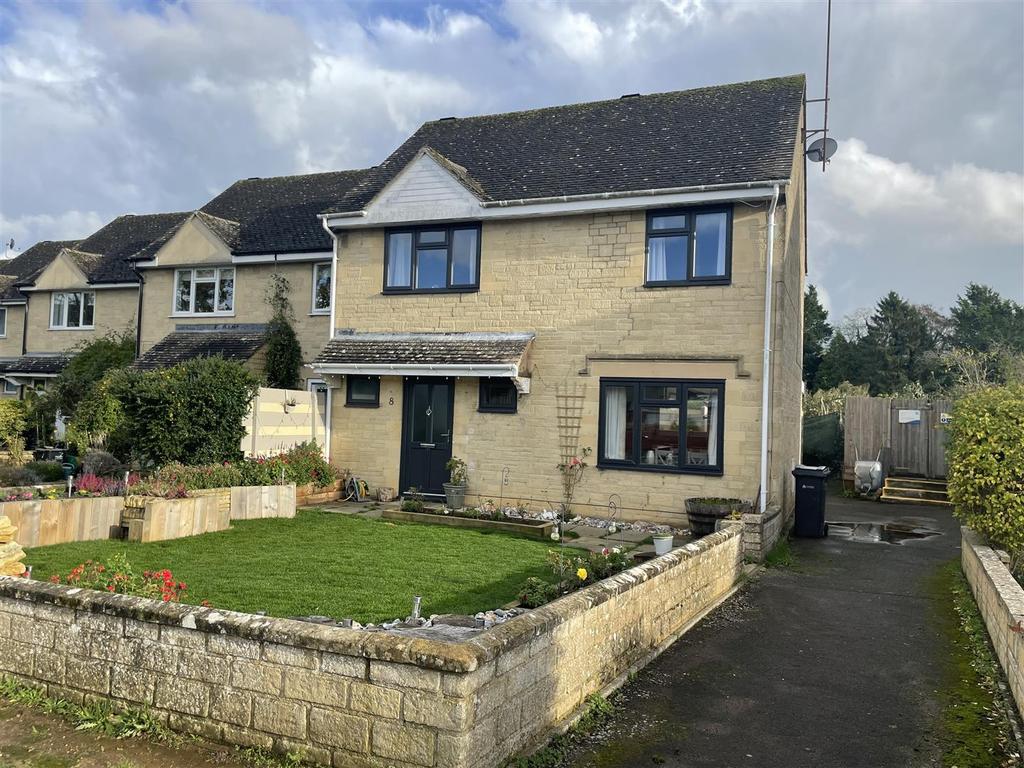 Rye Crescent, BourtonOnTheWater... 3 bed end of terrace house £335,000