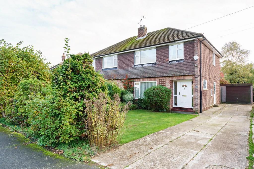 Westwood Drive, Little Chalfont, Buckinghamshire, HP6 6RW 3 bed semi