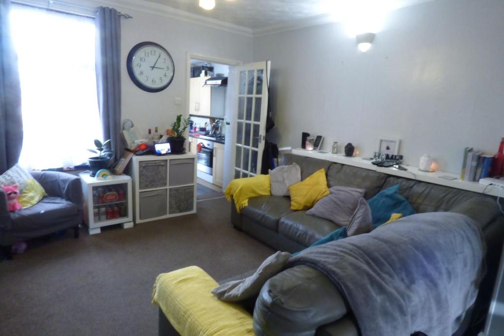 Hale Cottages, Knockhall Road, Greenhithe, DA9 9HG 3 bed terraced house