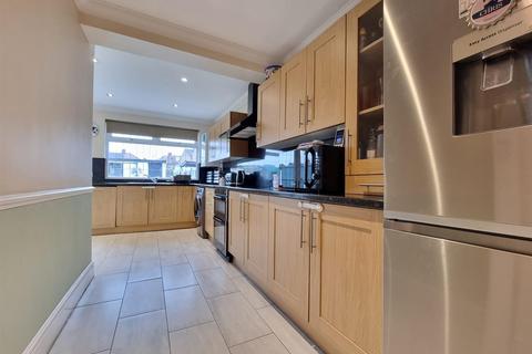 4 bedroom house for sale - Hathaway Gardens, Romford