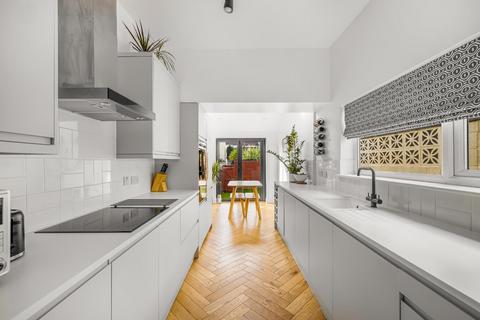 35 Almorah Road, Bristol, BS3 4QQ