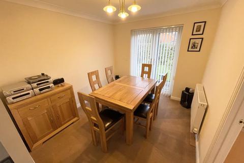 3 bedroom detached bungalow for sale - Harness Close, Hempsted, Gloucester