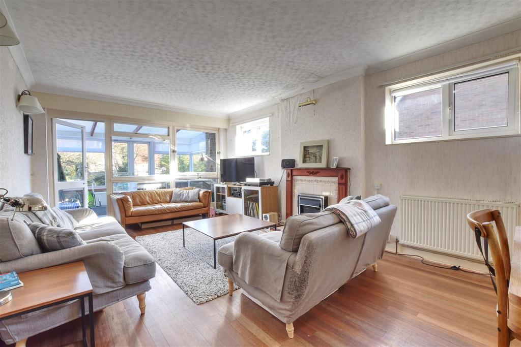 Crofton Park Avenue, BexhillOnSea 3 bed detached bungalow £499,950