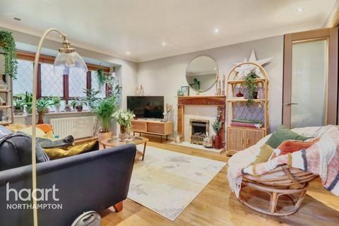 21 Baldwin Close, Northampton, NN3 6AY