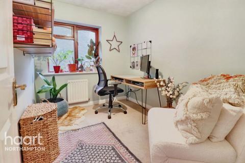 21 Baldwin Close, Northampton, NN3 6AY