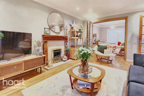 21 Baldwin Close, Northampton, NN3 6AY