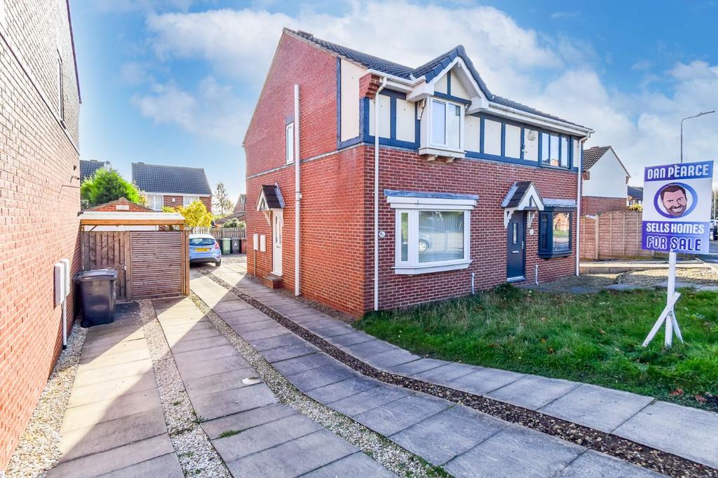 Martingale Drive, Leeds 3 bed semidetached house for sale £199,995