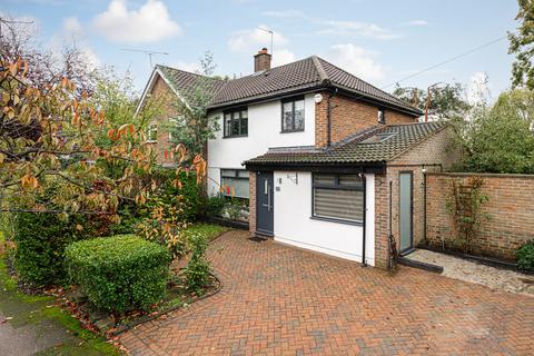 22 Waverley Road, Oxshott, Leatherhead, KT22 0RZ