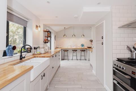 22 Waverley Road, Oxshott, Leatherhead, KT22 0RZ