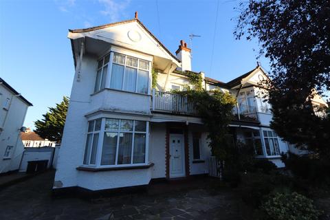5 bedroom semi-detached house to rent - Clieveden Road, Thorpe Bay