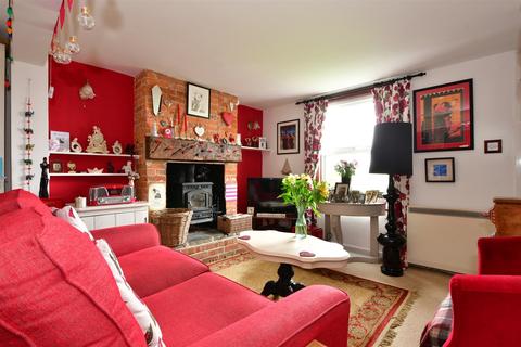 4 bedroom terraced house for sale - Kemming Road, Whitwell, Isle of Wight