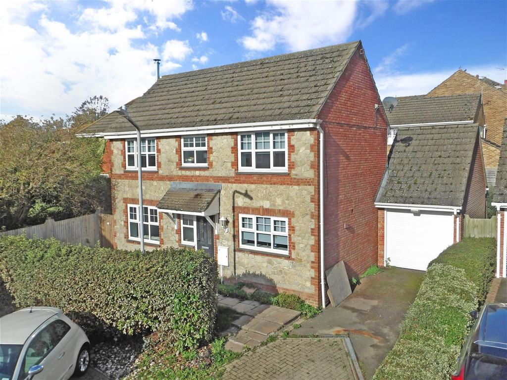 Phoenix Drive, Wateringbury... 3 bed detached house £450,000