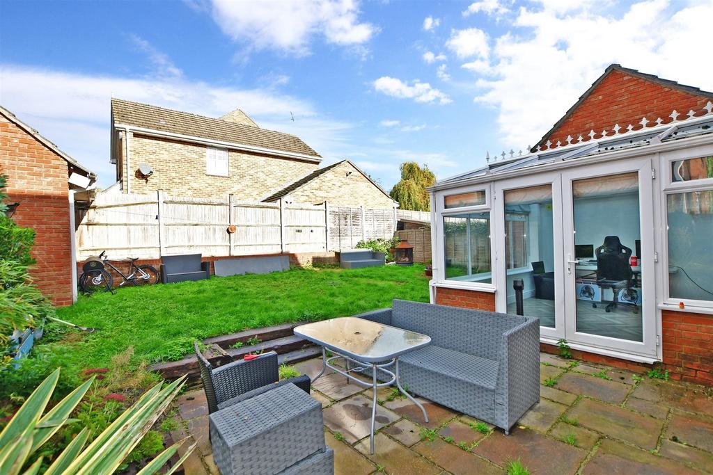 Phoenix Drive, Wateringbury... 3 bed detached house £450,000