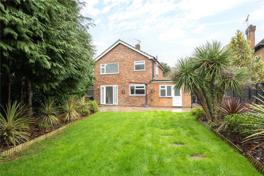 Little Green Lane, Chertsey, Surrey, KT16 3 bed detached house to rent