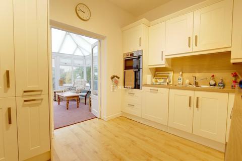 3 bedroom detached bungalow for sale - Brynawelon Road, Cyncoed, Cardiff