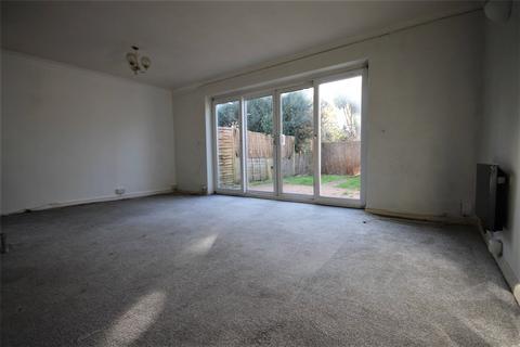 4 bedroom terraced house to rent, Fairlawn Close, Feltham, TW13