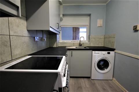 4 bedroom terraced house to rent, Fairlawn Close, Feltham, TW13