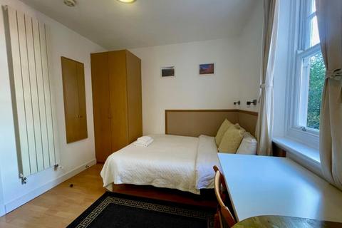 undefined, Fulham Palace Road, Hammersmith, London, W6