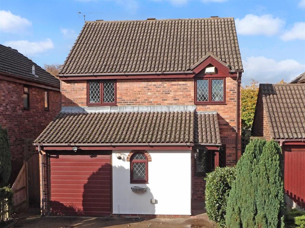 Thurnham Way, Tadworth, Surrey 3 bed detached house £600,000