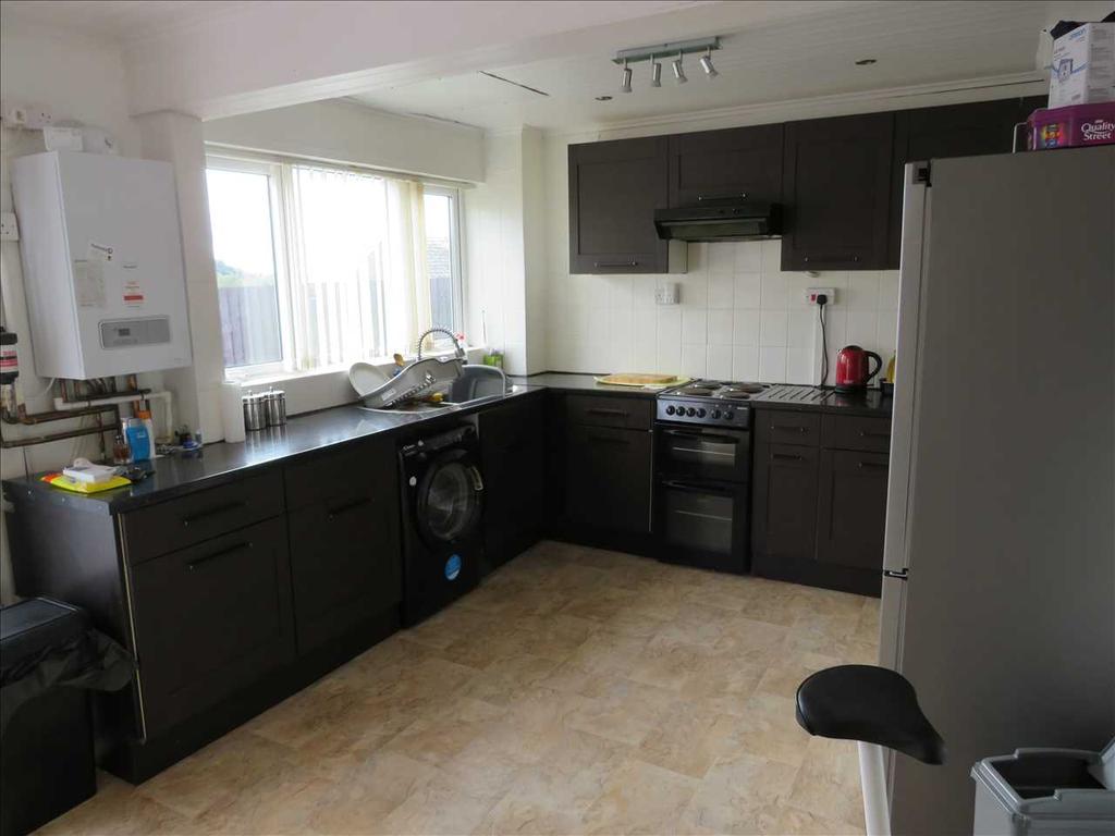 Shrewsbury Avenue, Torquay 3 bed end of terrace house £180,000