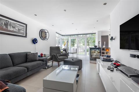 74 Linkside, London, N12 7LG