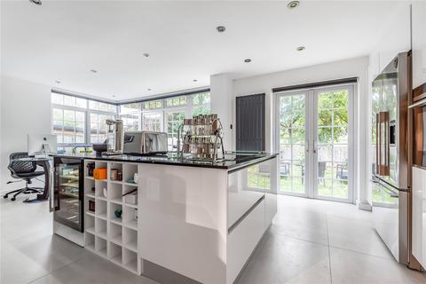 74 Linkside, London, N12 7LG