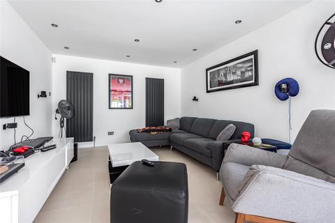 74 Linkside, London, N12 7LG