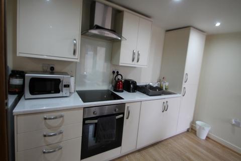 2 bedroom house to rent, Hanover Square, Leeds