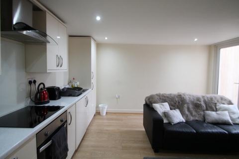 2 bedroom house to rent, Hanover Square, Leeds