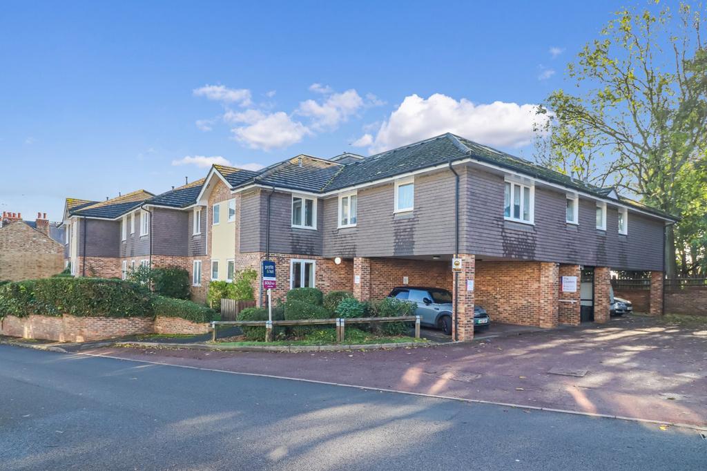 The Cloisters, Church Lane, Kings Langley, WD4 1 bed flat for sale £