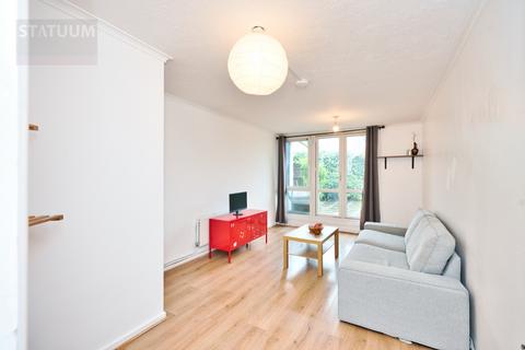 3 bedroom maisonette to rent, Old Ford Road, Bow, Victoria Park, London, E3