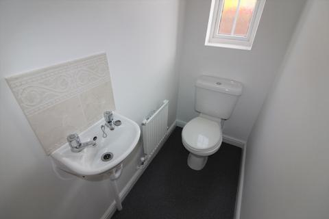 2 bedroom terraced house to rent, Squires Gate Road, Willenhall