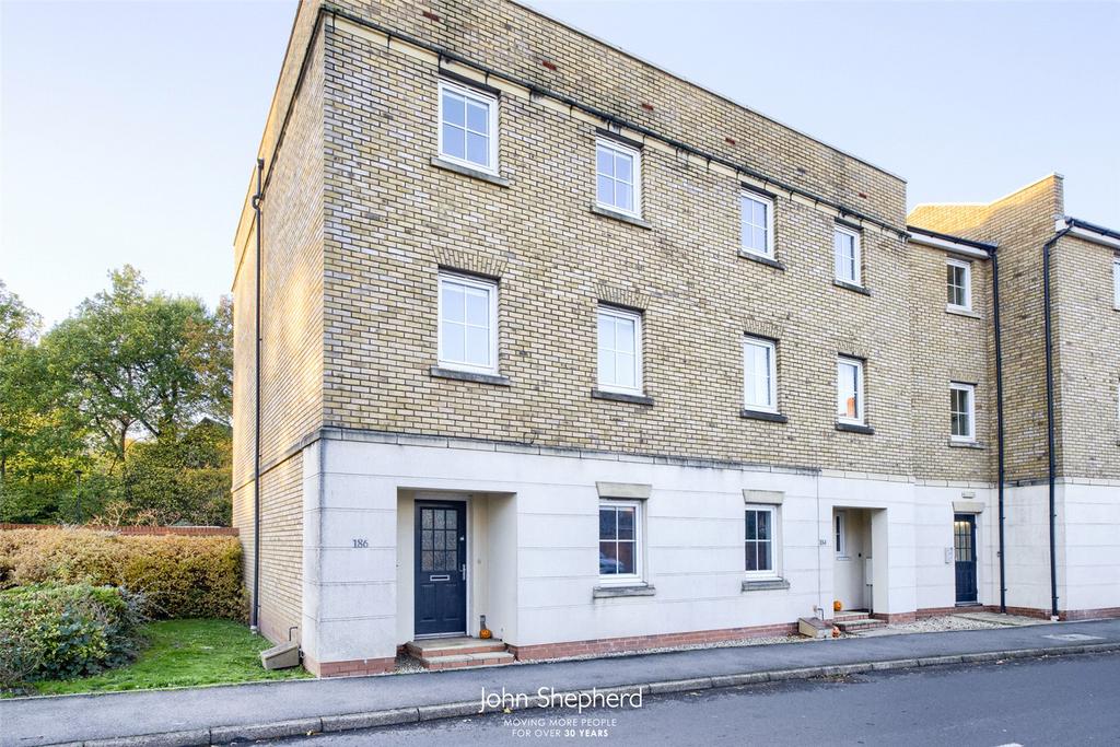 Dickens Heath Road, Dickens Heath... 5 bed end of terrace house £400,000