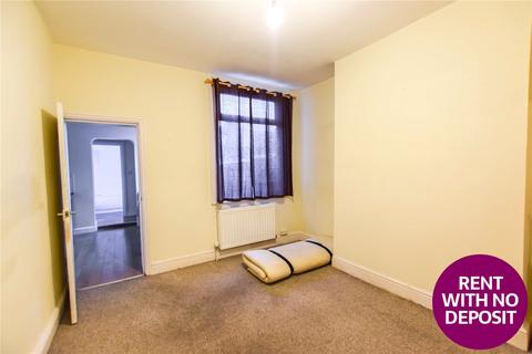 3 bedroom end of terrace house to rent - Holt Street, Eccles, M30
