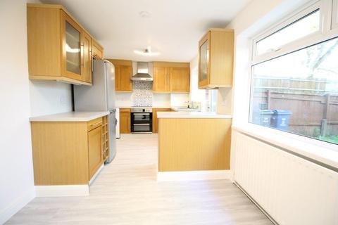3 bedroom terraced house to rent - Dabbs Hill Lane, Northolt UB5
