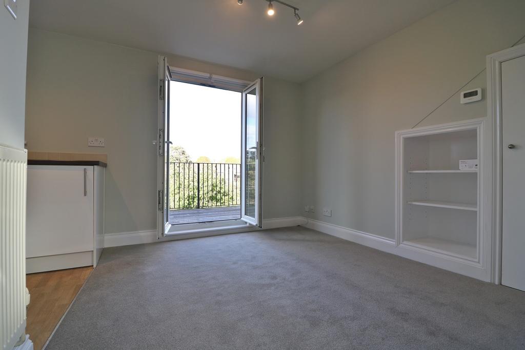 Craven Avenue, Ealing, London. W5 2SY 1 bed flat £1,600 pcm (£369 pw)