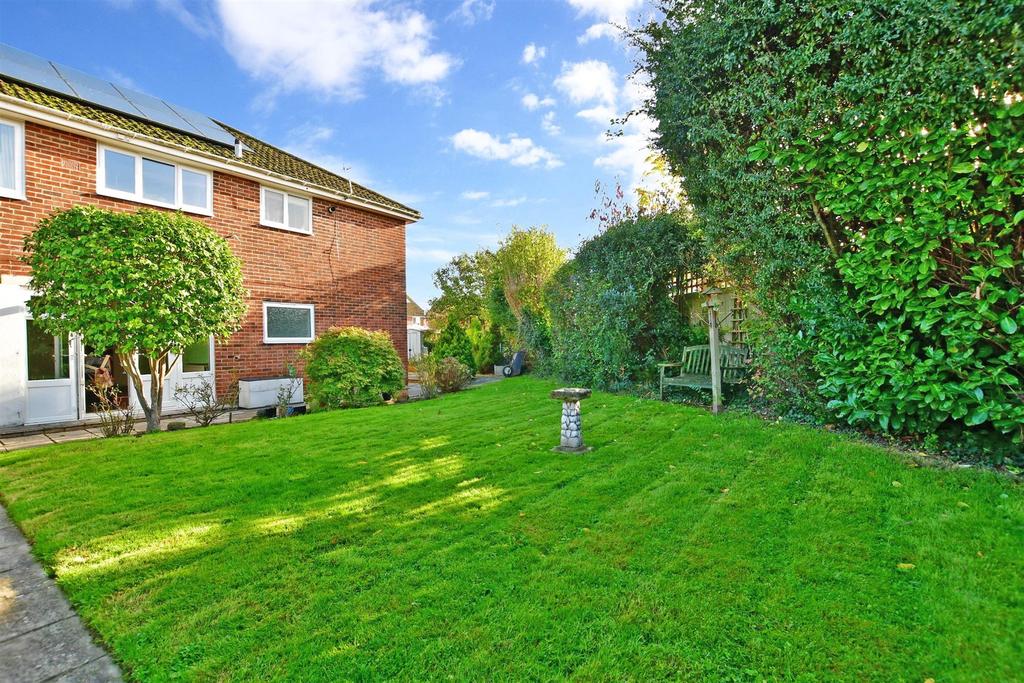 Forest Road, Paddock Wood, Tonbridge... 2 bed ground floor flat