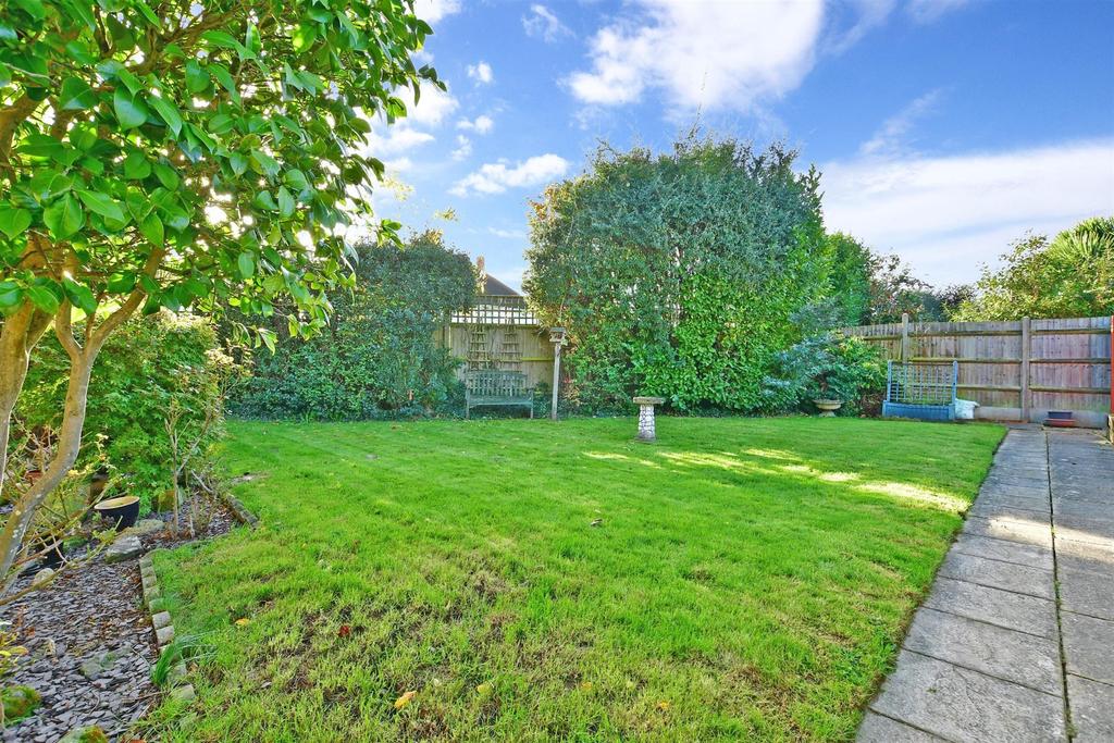 Forest Road, Paddock Wood, Tonbridge... 2 bed ground floor flat