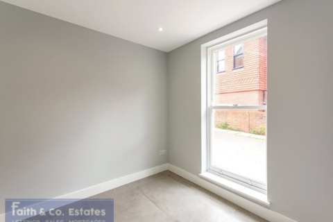2 bedroom townhouse to rent, Liston Road, Marlow SL7