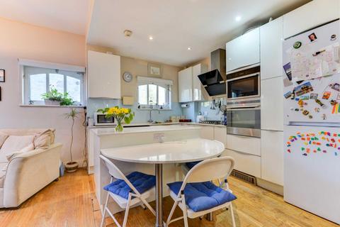 3 bedroom mews to rent, Queens Place, Hove