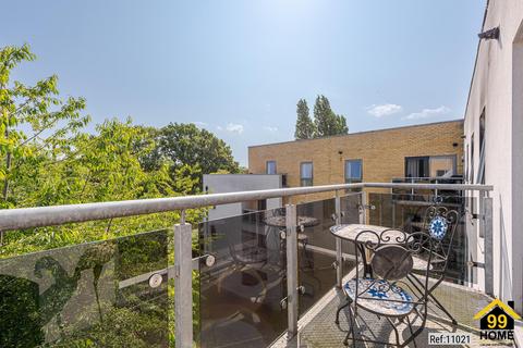 2 bedroom flat for sale, Fleming House, London, SW17