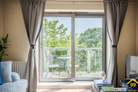 2 bedroom flat for sale, Fleming House, London, SW17