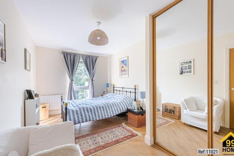 2 bedroom flat for sale, Fleming House, London, SW17