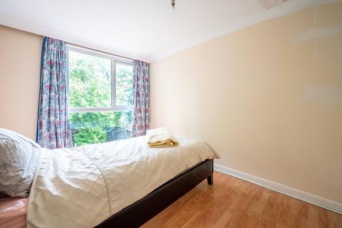 12 Devon Bank, Guildford, GU2 4DQ