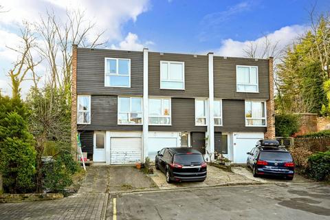 12 Devon Bank, Guildford, GU2 4DQ