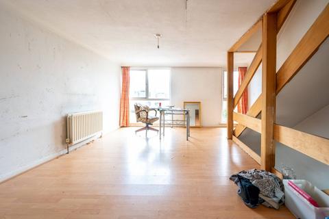12 Devon Bank, Guildford, GU2 4DQ