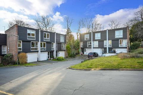 12 Devon Bank, Guildford, GU2 4DQ