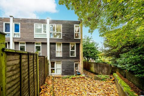 12 Devon Bank, Guildford, GU2 4DQ